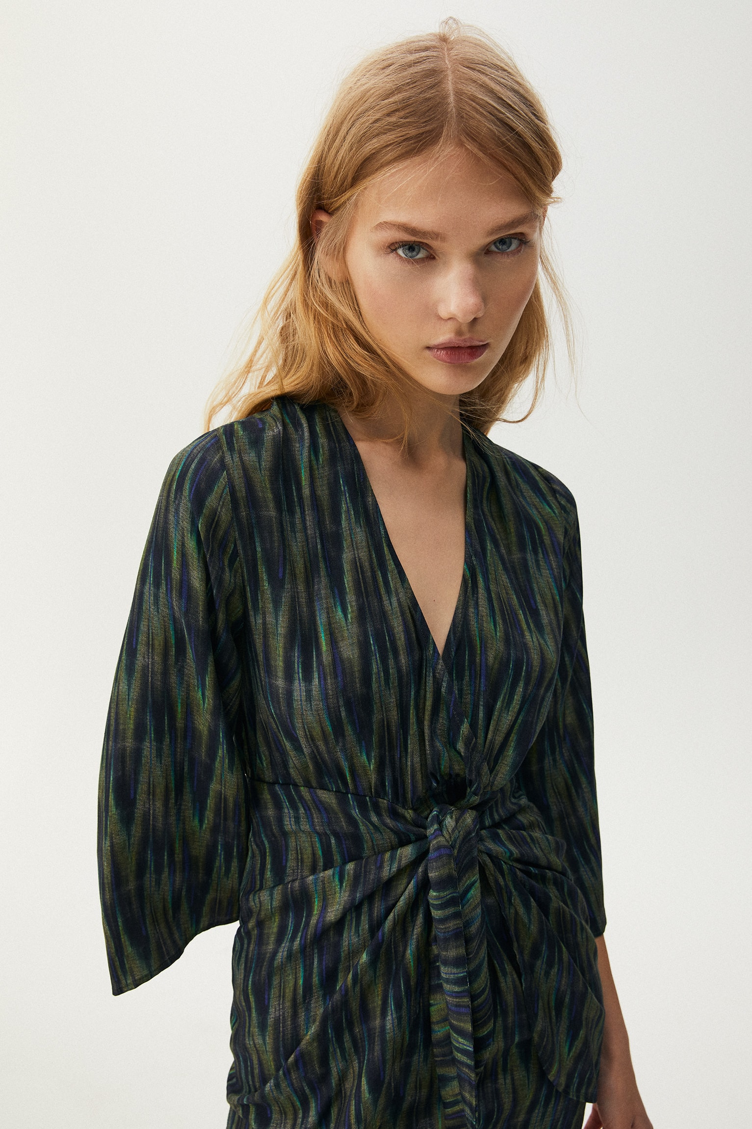 Short Dress With Knotted Skirt - Imagen 3