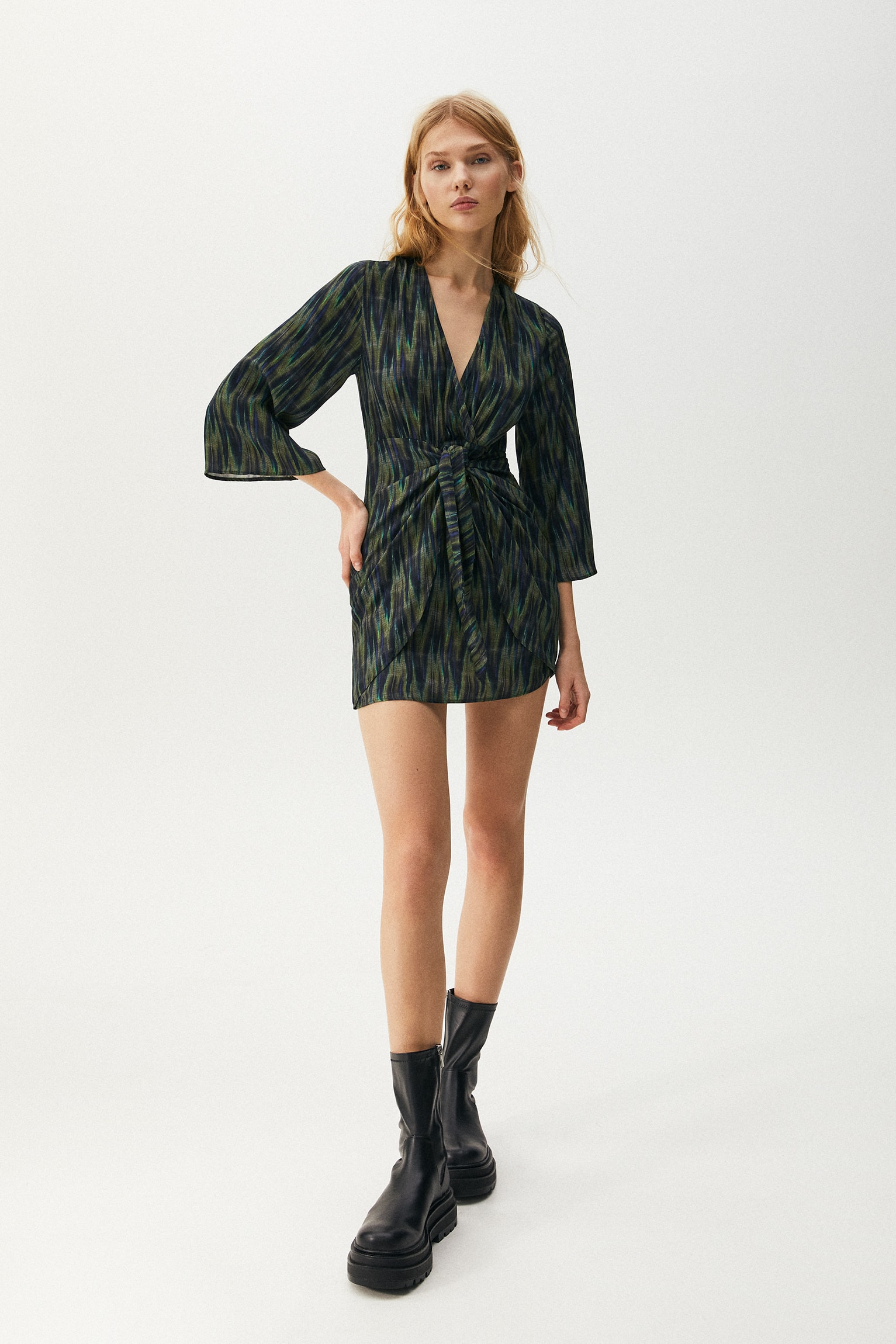 Short Dress With Knotted Skirt - Imagen 4