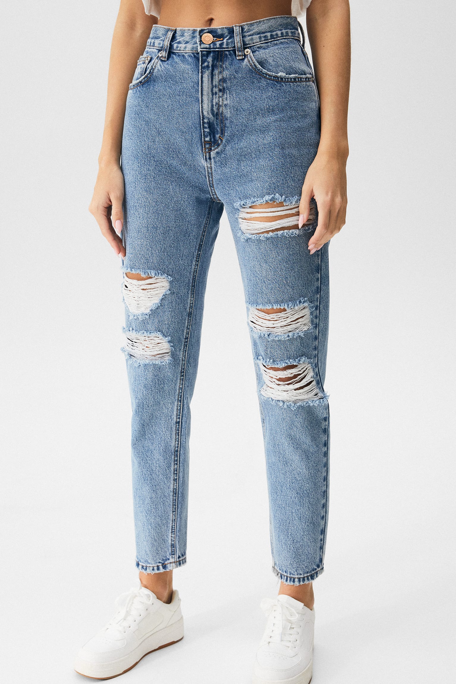 Ripped Mom Jeans - Contains Recycled Cotton - Imagen 2