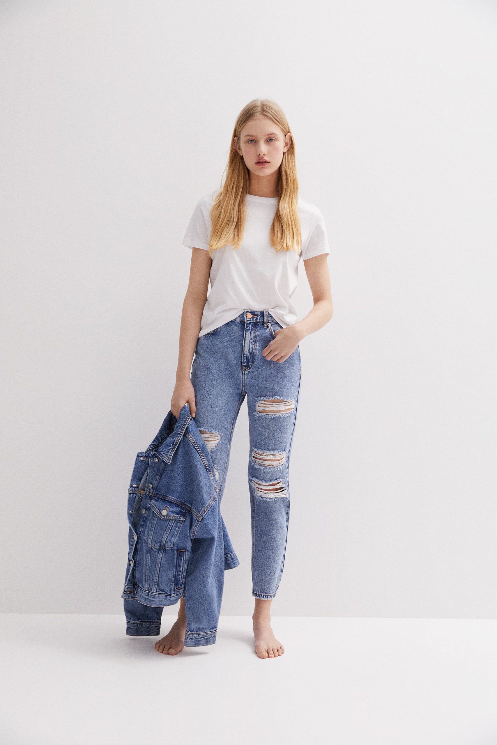 Ripped Mom Jeans - Contains Recycled Cotton - Imagen 4